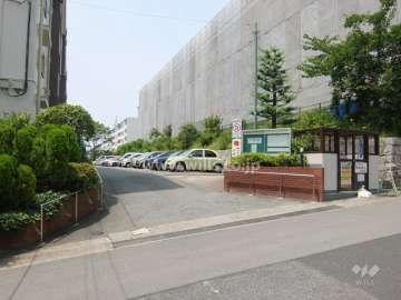 駐車場出入り口