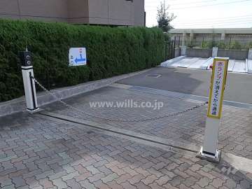 駐車場出入り口（ゲート付き）