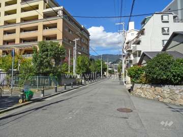 敷地東側の前面道路