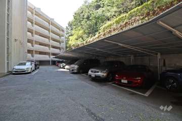 敷地内駐車場（屋外平面式・屋根付）