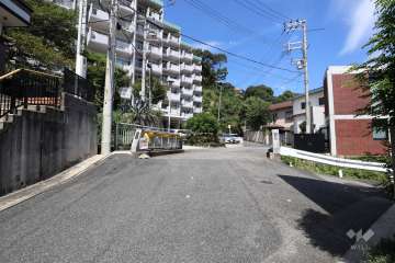 敷地南側の前面道路
