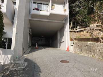 駐車場出入り口