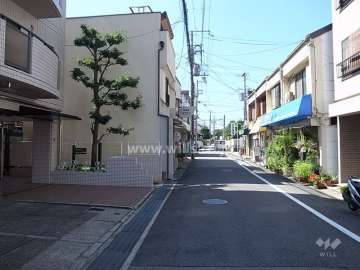 敷地北側の前面道路