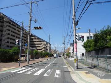 敷地北側の前面道路