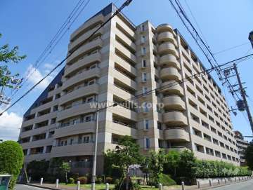 ライオンズガーデン芦屋西の外観（南西側から）