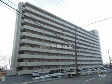 住吉台東住宅3号棟の外観（北側から）