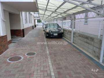 敷地内駐車場（屋外平面式　ルーフ付き）