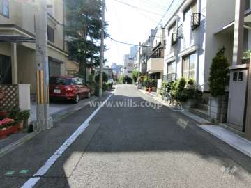 敷地北西側前面道路(東側から)