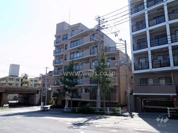 ロワイヤル本山の外観（北東側から）
