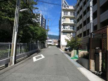 敷地南西側の前面道路