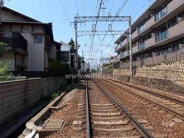 敷地の南側には阪急神戸線が走っています。