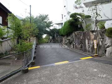 駐車場出入り口