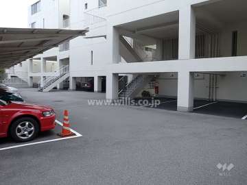敷地内北側駐車場（屋内平面式）