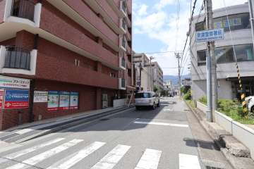 敷地東側の前面道路