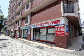 1階部分には店舗があります。