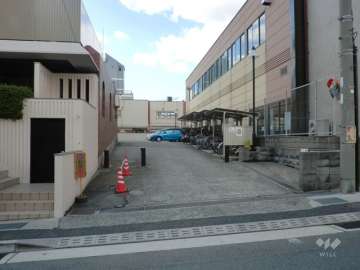 駐車場出入り口