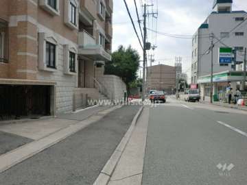 敷地北西側の前面道路