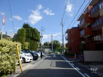 敷地北西側の前面道路