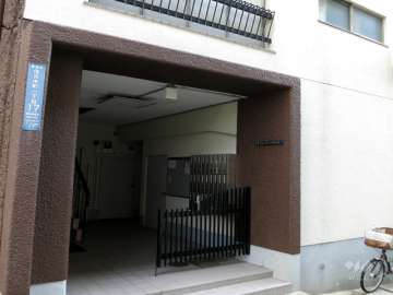 住戸入り口（共用ポスト）