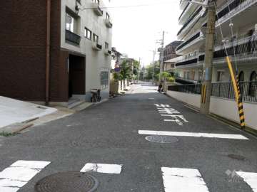 敷地南西側の前面道路