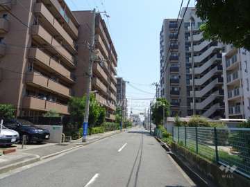 敷地南側の前面道路
