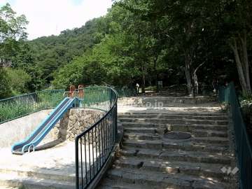 敷地に隣接する天上川公園