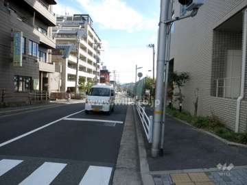 敷地南東側の前面道路