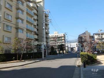 敷地北東側の前面道路