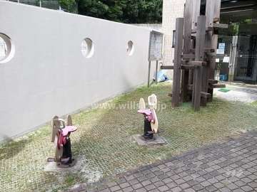 敷地内の小さな公園