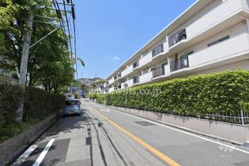敷地南側の前面道路