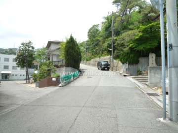 敷地北東側の前面道路