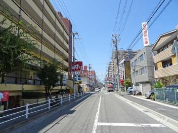 敷地北側の前面道路