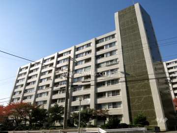 住吉台住宅2号棟の外観（南東側から）