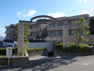 アーチが付いた敷地入り口