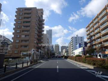 敷地南側の前面道路（国道2号線）