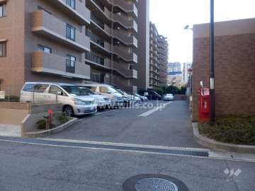 駐車場出入り口