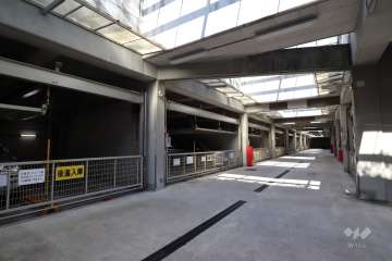 敷地内駐車場（屋内機械式）