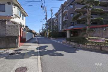 敷地東側の前面道路