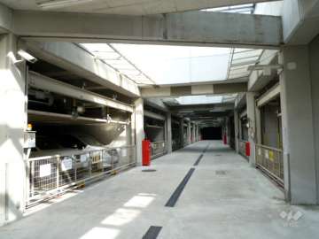 敷地内駐車場（屋内機械式）