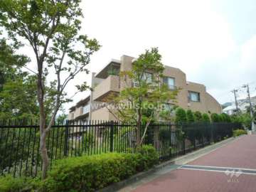 ユニーブル御影山手の外観（南東側から）