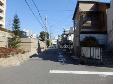 敷地南側の前面道路