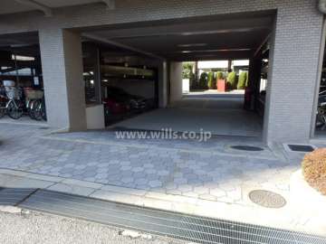 駐車場出入り口