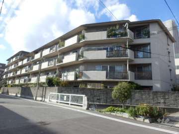 ファミール東灘の外観（南東側から）