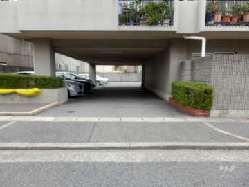 駐車場出入り口