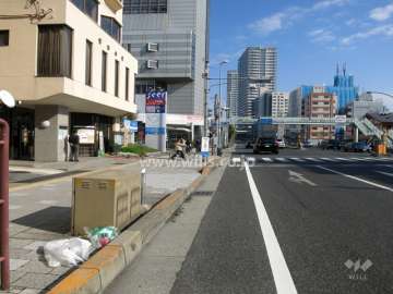 敷地南側は国道二号線に面しています。