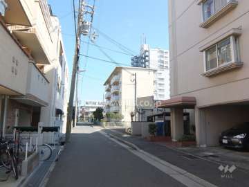 敷地北側の前面道路