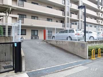 駐車場出入り口