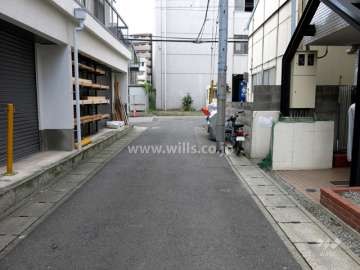 敷地南側の前面道路