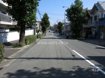 敷地南側の前面道路