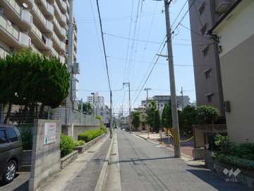 敷地北側の前面道路
